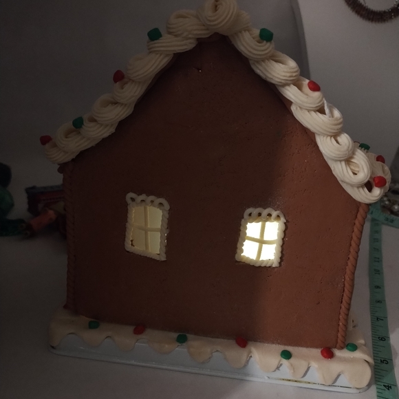 Valerie Parr Hill Gingerbread House Peppermint Candy Cane Light 9” - Picture 8 of 9